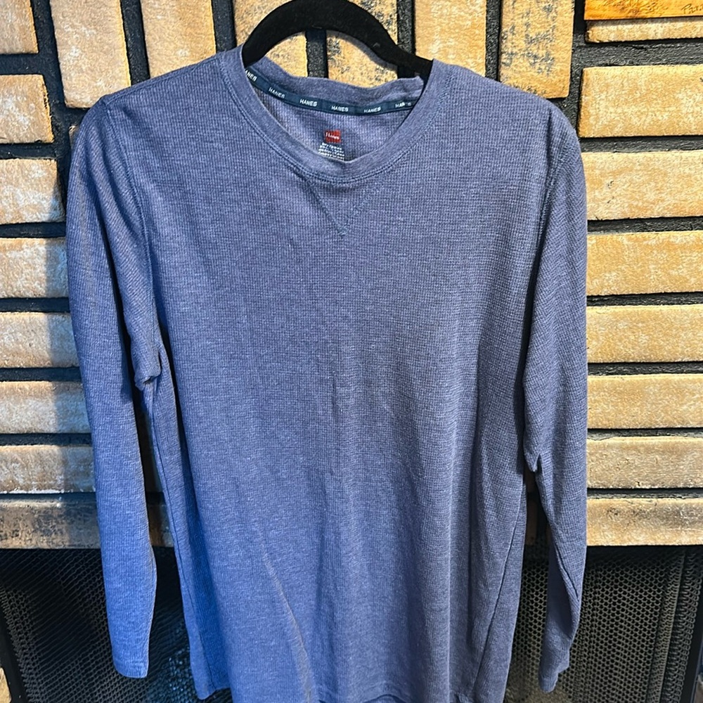 Hanes Men’s Long Sleeved T-Shirt, Size Large.